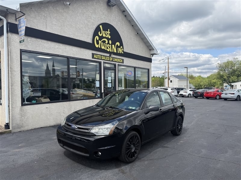 2010 Ford Focus SES's photo