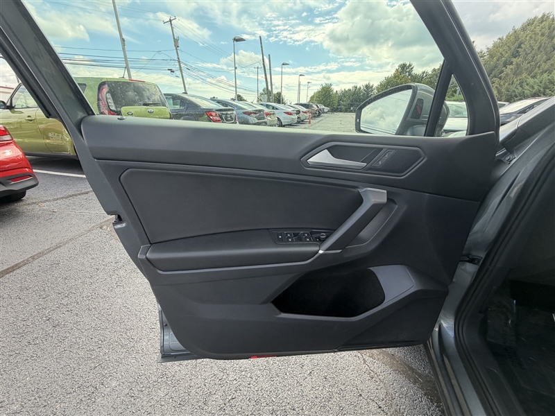2020 Volkswagen Tiguan SE - Photo 6