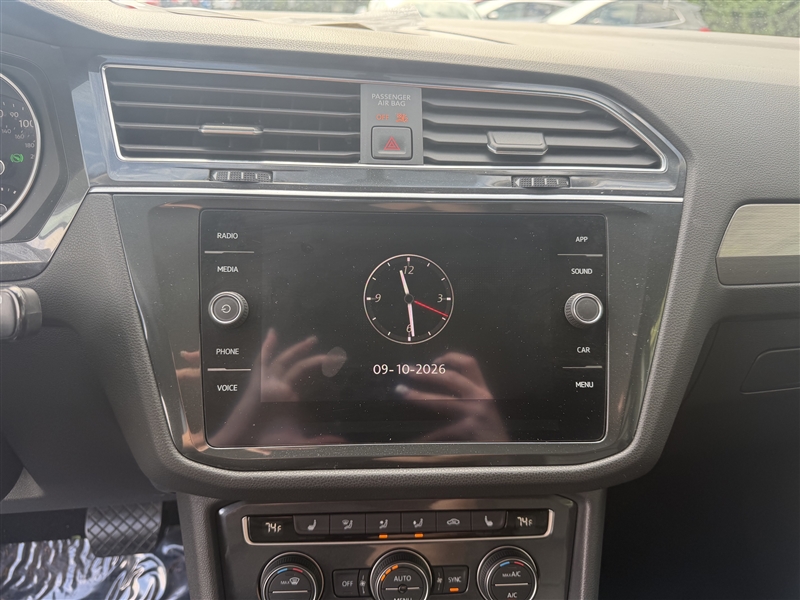 2020 Volkswagen Tiguan SE - Photo 9
